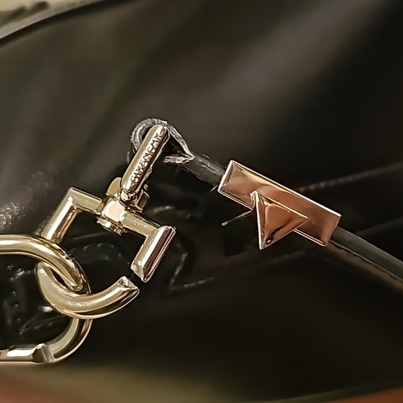 Authentic Givenchy Antigona Small in Smooth Black - Picture 12 of 16